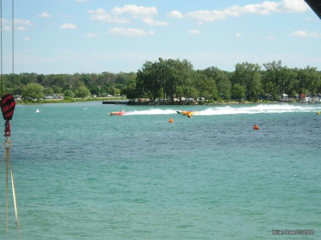 Offshores rounding the Roostertail turn