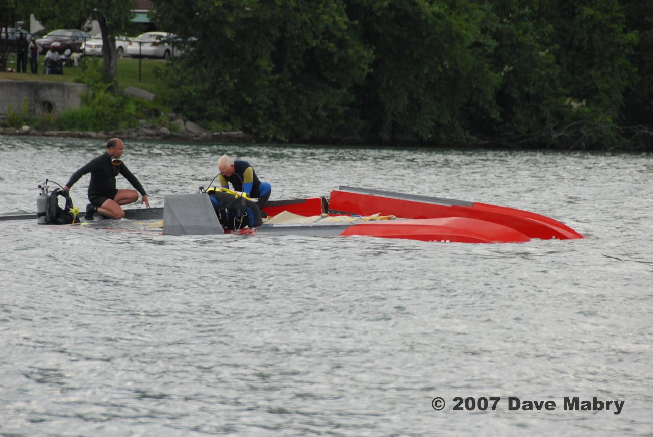 Note the break at sponson