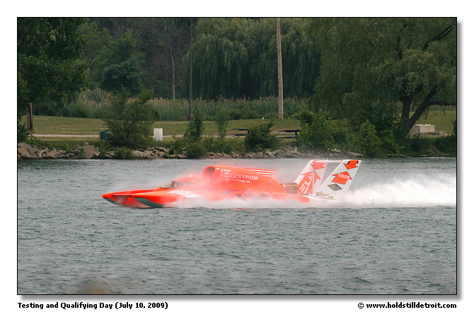 U-16 approaches the Roostertail turn